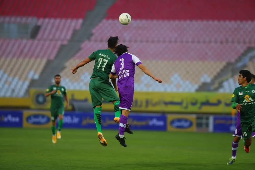 تساوی هوادار و ذوب‌آهن با 4 اخراجی
