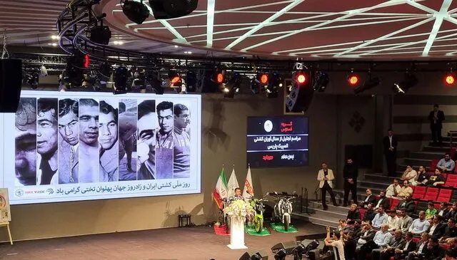دبیر: جامعه کشتی قهر کردن را کنار بگذارد
