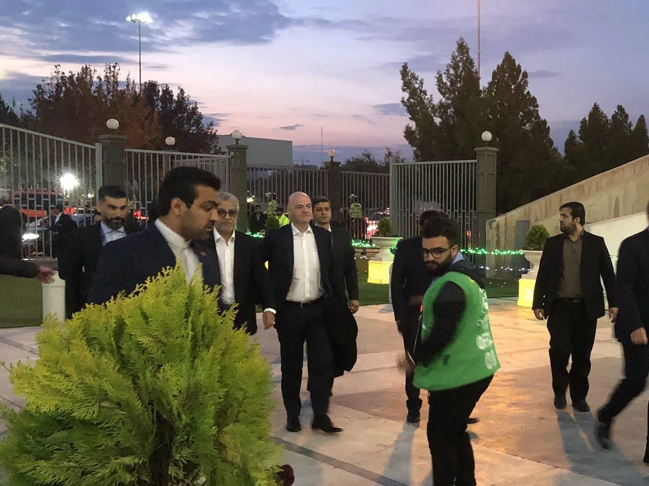 عکس/رییس فیفا وارد ورزشگاه آزادی شد