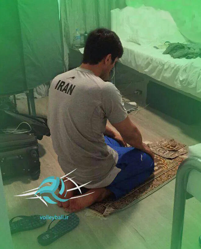 عکس/ نماز والیبالیست ایرانی در ریو۲۰۱۶