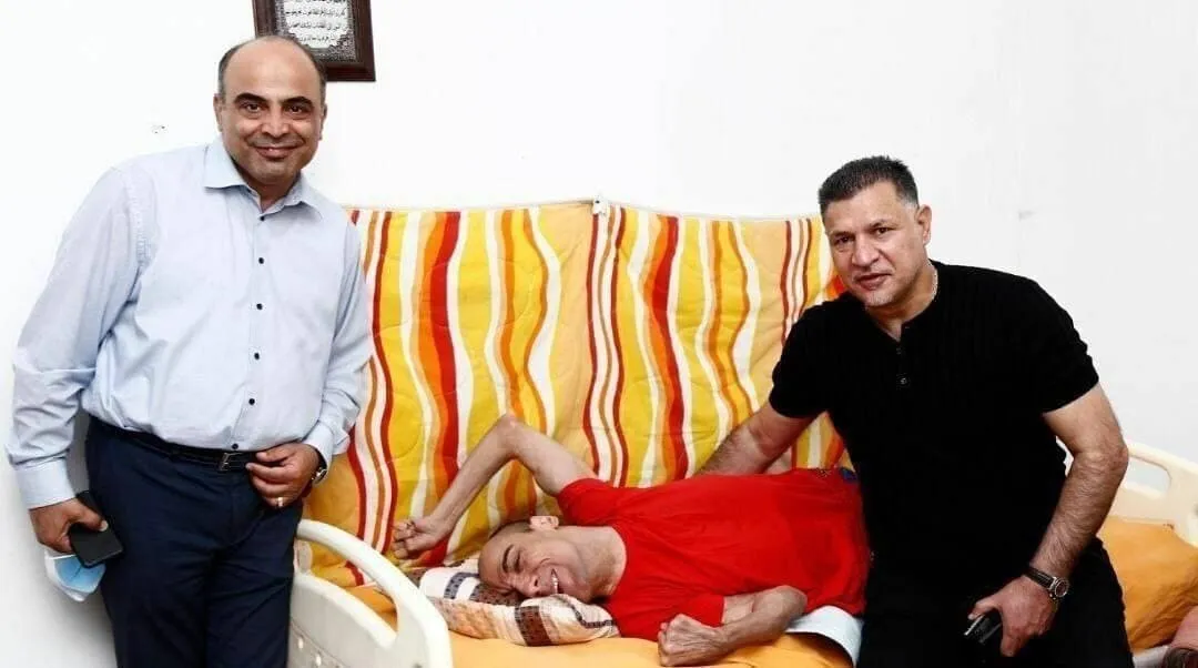 اقدام ارزشمند علی دایی و ملاقات با یک جوان معلول