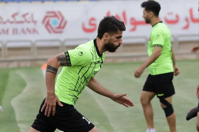 سرلک قراردادش با پرسپولیس را تمدید کرد