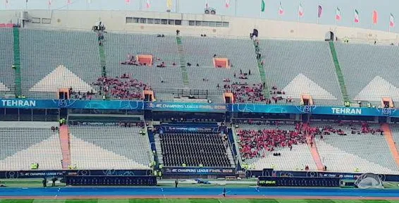 درهای ورزشگاه آزادی به روی هواداران پرسپولیس باز شد