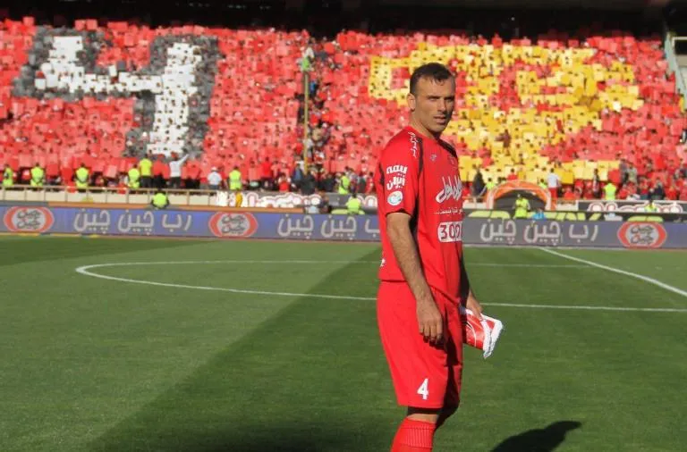 سید جلال حسینی با پرسپولیس سفید امضا کرد