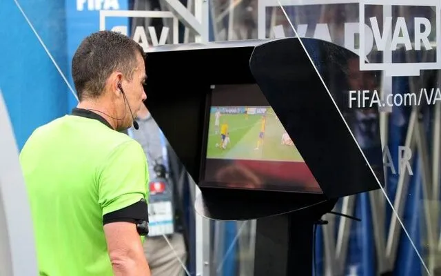 ۲ دستگاه "VAR" در ایران می ماند