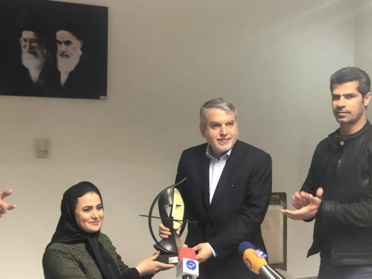 نشان افتخار به زهرا نعمتی اهدا شد+عکس