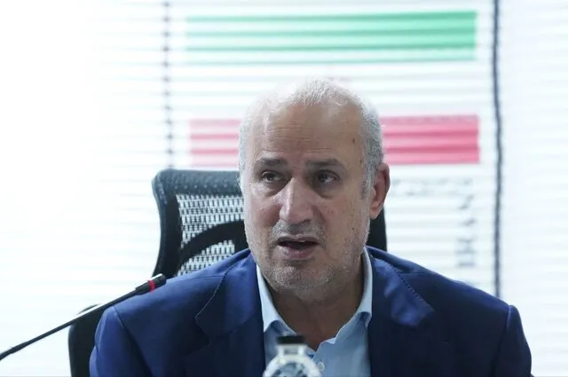 عزیمت تاج به کانادا