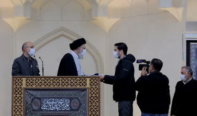 تقدیم هدیه رهبر معظم انقلاب به قهرمان گنبدی
