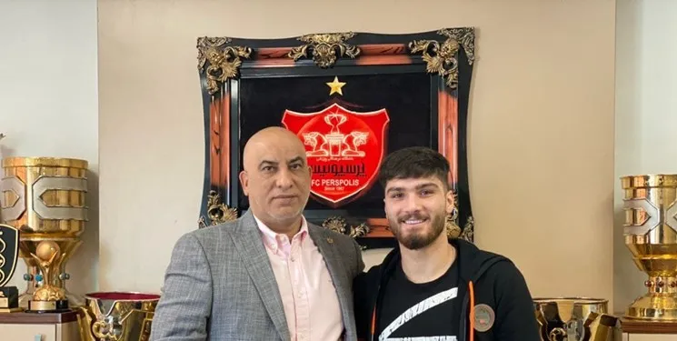 یک پرسپولیسی پس از تمدید قرارداد نارنجی‌پوش شد