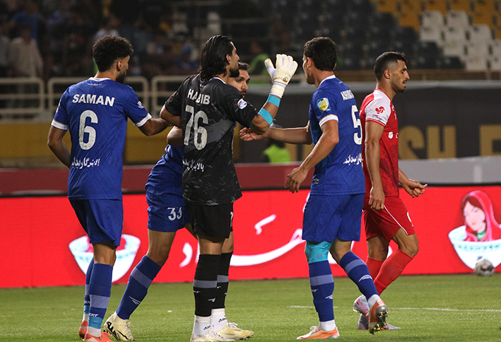 گزارش تصویری دیدار تیم های استقلال و پرسپولیس