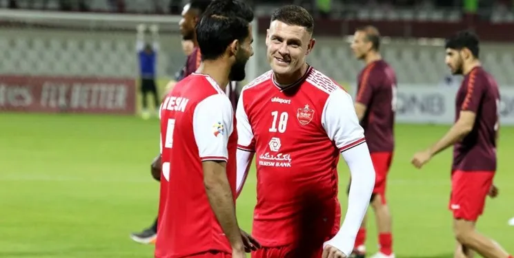 یک هوادار خیّر مانع بسته شدن پنجره نقل و انتقالاتی پرسپولیس می‌شود!