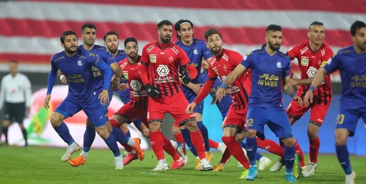 مدافع استقلال به بازی با پرسپولیس رسید