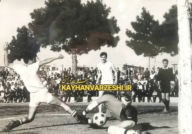منصورخان، به وقت جوانی