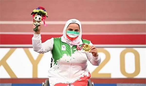 تجلیل از هاشمیه متقیان برای عشق به ایران، پرچم و سرود ملی