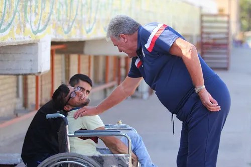 احوال پرسی توشاک با هوادار معلول تراکتورسازی