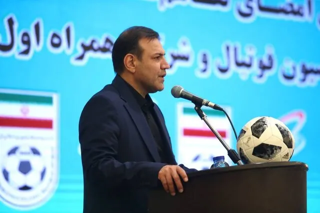 عزیزی خادم: تمام قد از اسکوچیچ حمایت می‌کنیم