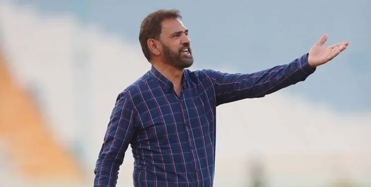 کریمی: مقابل پرسپولیس تغییر شکل می‌دهیم