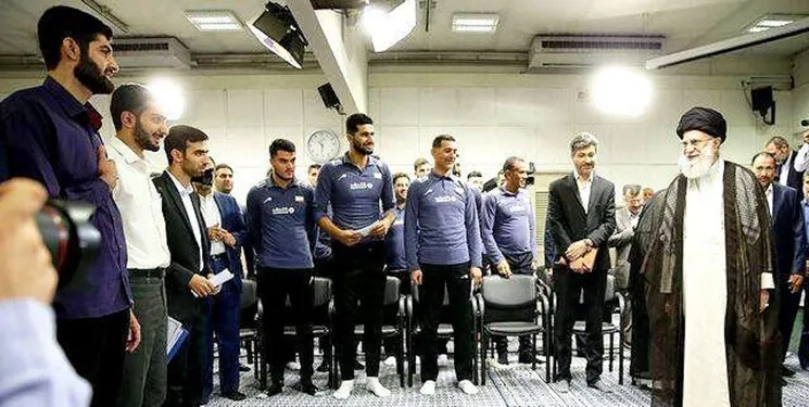 تیم والیبال جوانان با رهبر انقلاب دیدار کرد