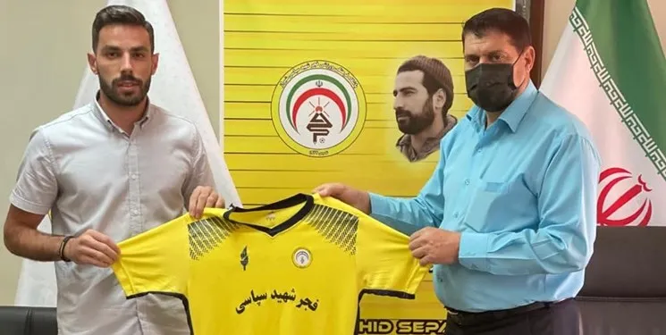 فجر سپاسی یک سرباز را جذب کرد