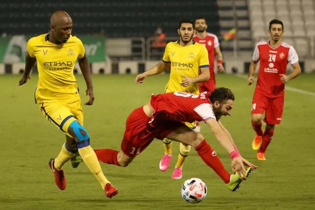 مهاجم پرسپولیس دو سال دیگر قراردادش را تمدید کرد