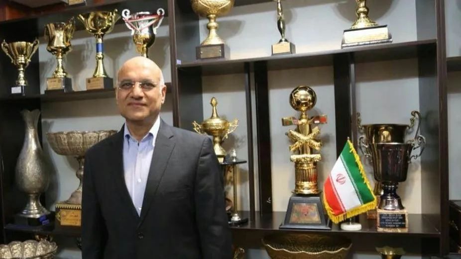 فتحی: حق استقلال مثل آب خوردن خورده می شود