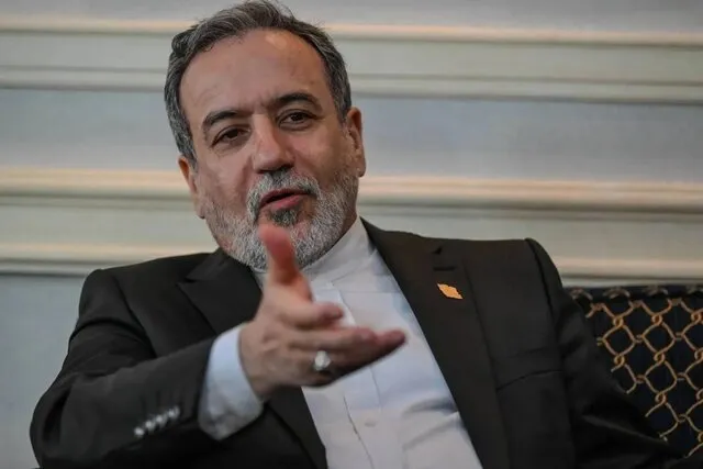 وزیر امور خارجه: برای استقلالی‌ها احترام قائل هستم