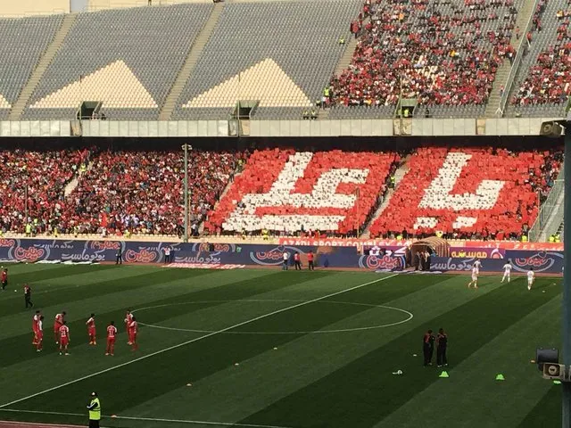 طبقه دوم ورزشگاه آزادی در بازی پرسپولیس با الجزیره امارات رایگان شد