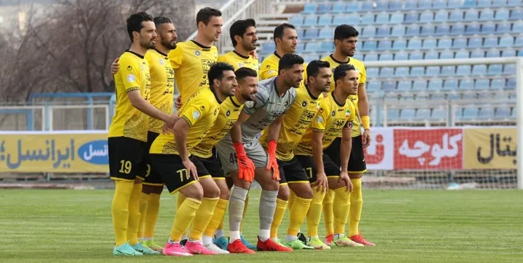 آتش بازی سپاهان برابر نفت
