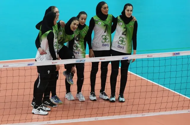 دختران والیبالیست باریج اسانس از سد نماینده ازبکستان گذشتند
