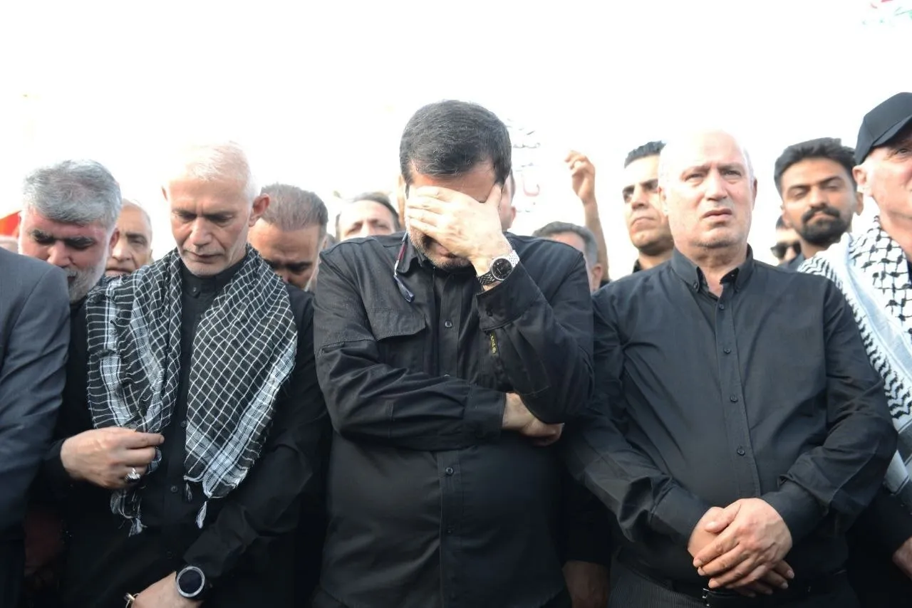 جامعه ورزش در وداع با امام شهید کنار مردم ایستاد