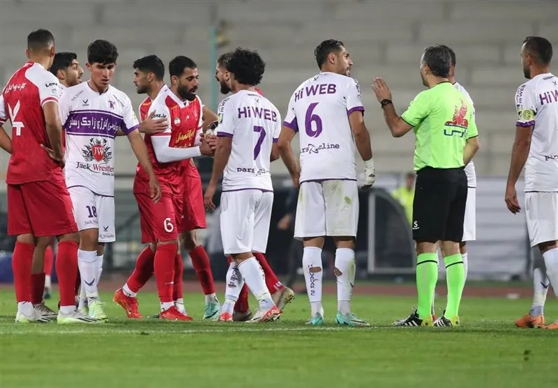 هوادار از داور بازی با پرسپولیس شکایت می‌کند