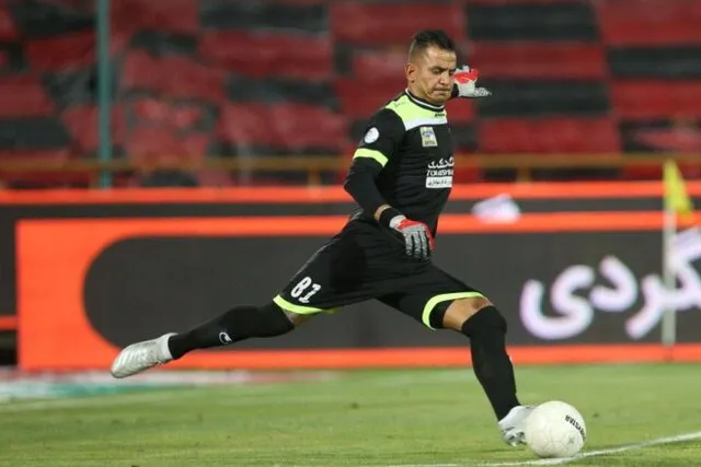 لک با پرسپولیس فسخ کرد