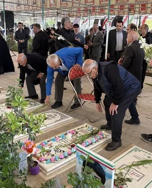 حضور پیشکسوتان ورزش بر مزار شهدای جنگ آمریکایی- صهیونیستی