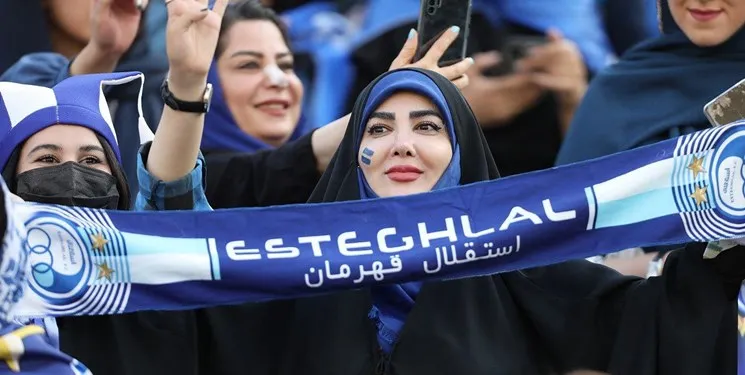 افزایش تعداد بانوان هوادار استقلال در آزادی