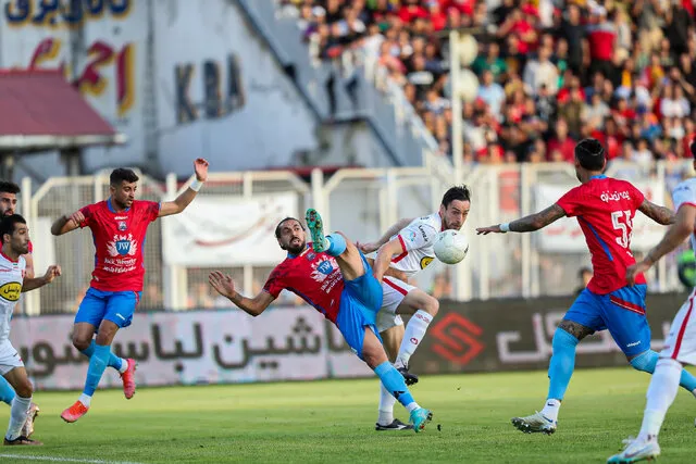 پرسپولیس با گلباران نساجی، قهرمان لیگ بیست و دوم شد