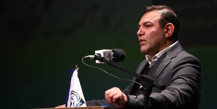 عزیزی‌خادم: تبلیغات محیطی مبارک باشگاه‌ها باشد