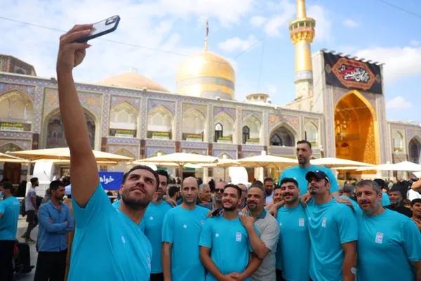 زیارت اعضای کاروان پارالمپیک ایران از حرم امام رضا(ع)