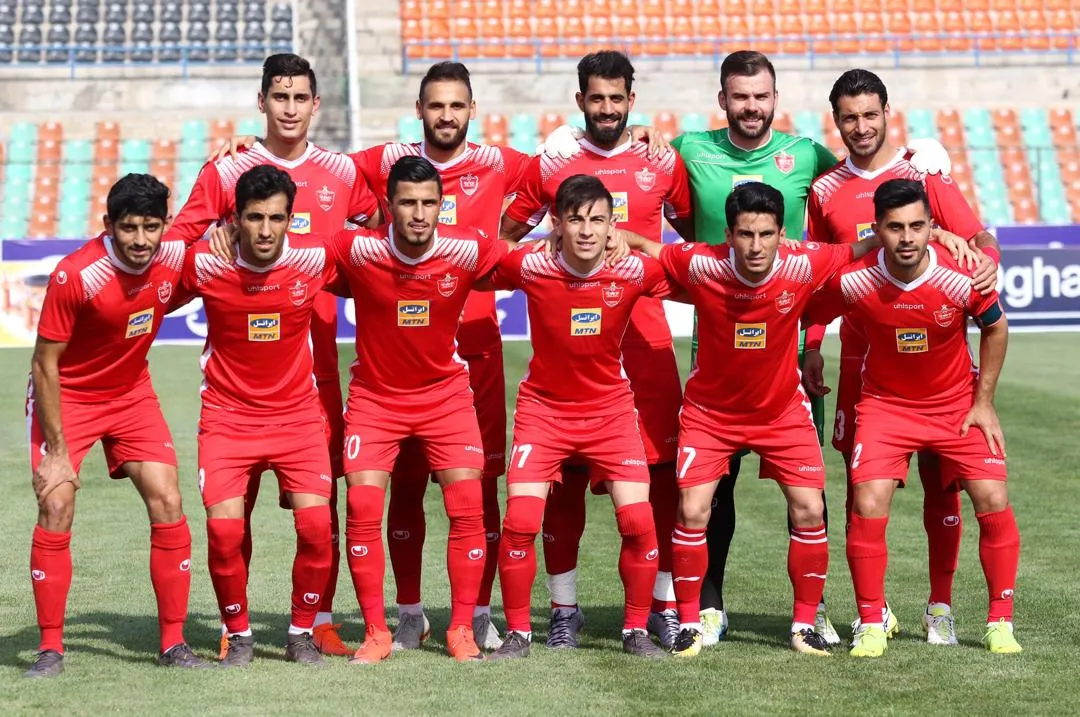 بازیکنان پرسپولیس در رختکن مدال گرفتند!