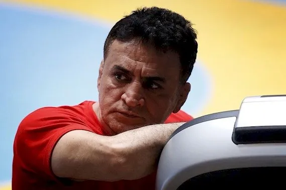 محمد بنا دستیارانش را انتخاب کرد