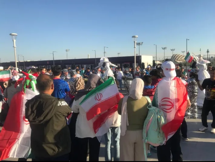 بلیت دیدار ایران و قطر نایاب شد؛ تماشاگرانی که  پشت درهای ورزشگاه ماندند