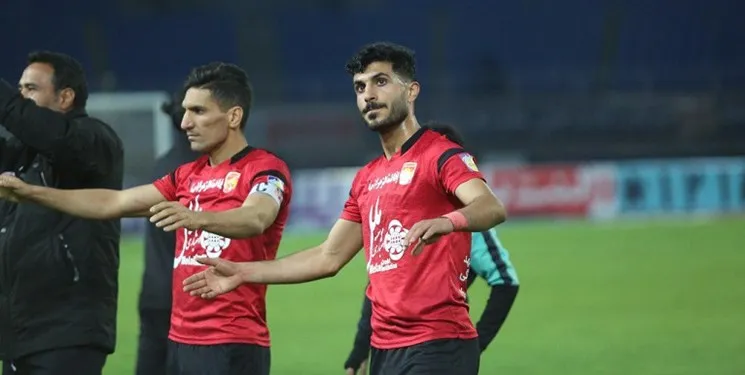 حضور برزای در محل باشگاه استقلال