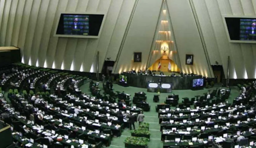 بحران استقلال و تراکتورسازی وزیر را به مجلس می برد!