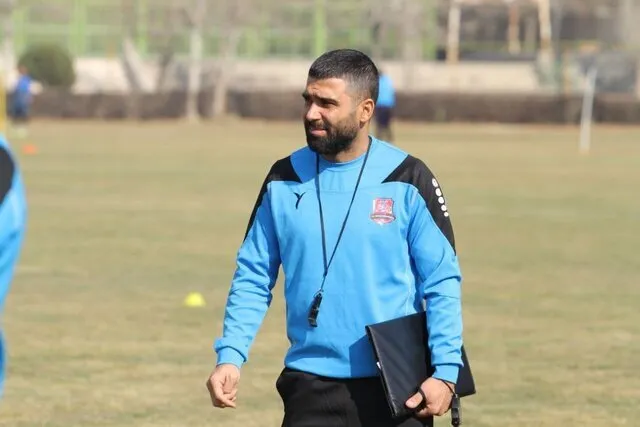 امید رونخواه سرمربی هوادار شد