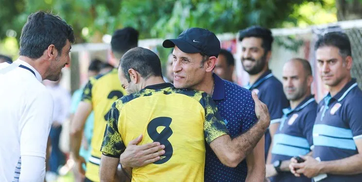 گل‌محمدی تمرین شهر خودرو را تعطیل کرد