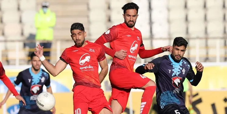 تساوی ماشینی‌ها در بازی سرد و بی روح