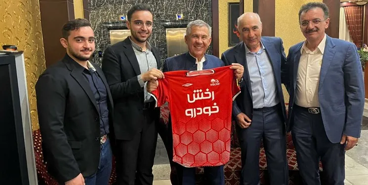 پیراهن تراکتور به رئیس جمهور تاتارستان رسید