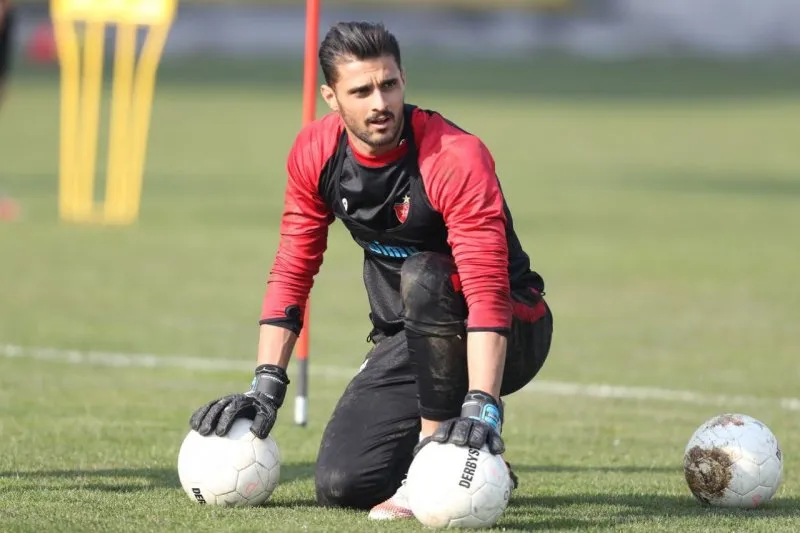 گوهری از پر‌سپولیس جدا شد