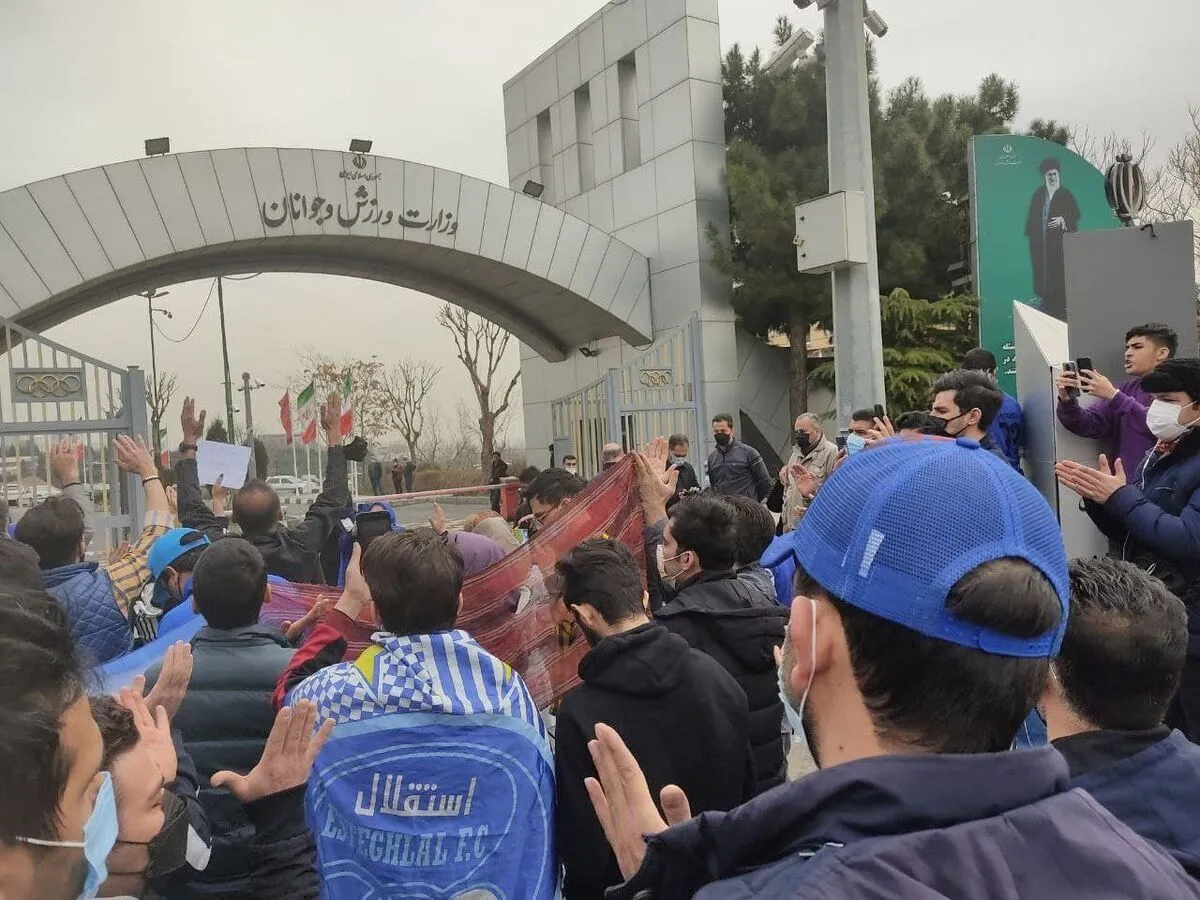 خجالت بکشید و خودتان پست‌ها را تحویل دهید!