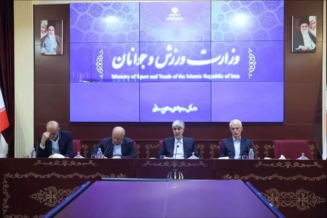 وزیر ورزش: ورزشگاه آزادی در اختیار فدراسیون فوتبال قرار می‌گیرد