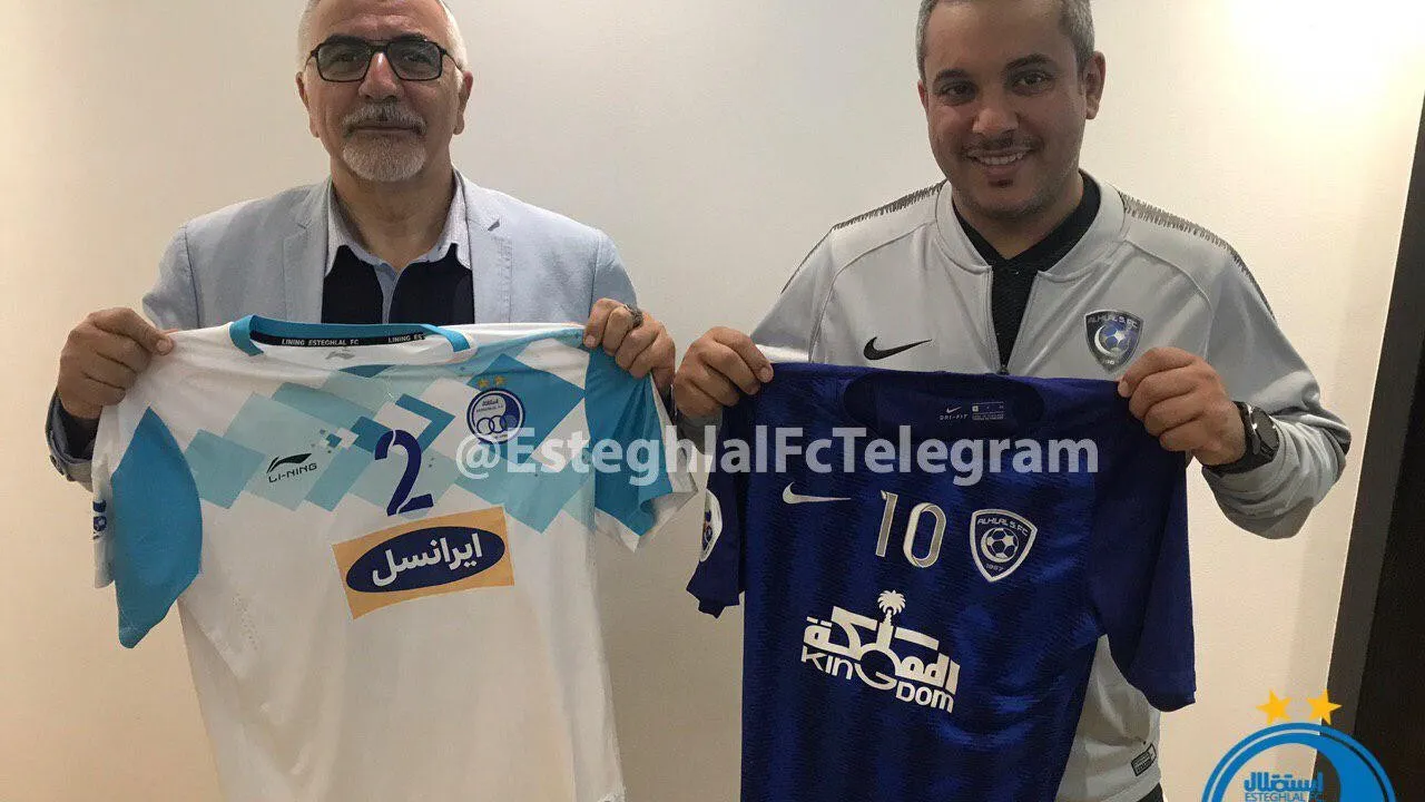 رونمایی از پیراهن‌های استقلال و الهلال برای دیدار فردا+ عکس
